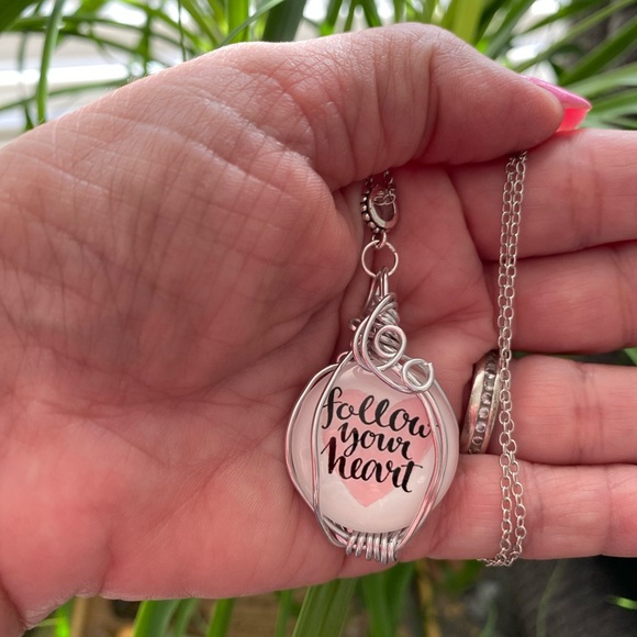 Follow your heart wirewrapped pendant necklace - Picture 2 of 5